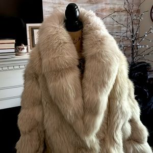 OH MY!  Full length Fox fur coat. Italian LUSH snow fox. Never worn. Daria furs.
